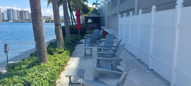 18100 N Bay Road PH7, Sunny Isles Beach, FL 33160