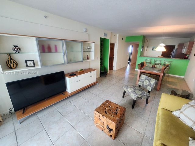 18100 N Bay Road PH7, Sunny Isles Beach, FL 33160