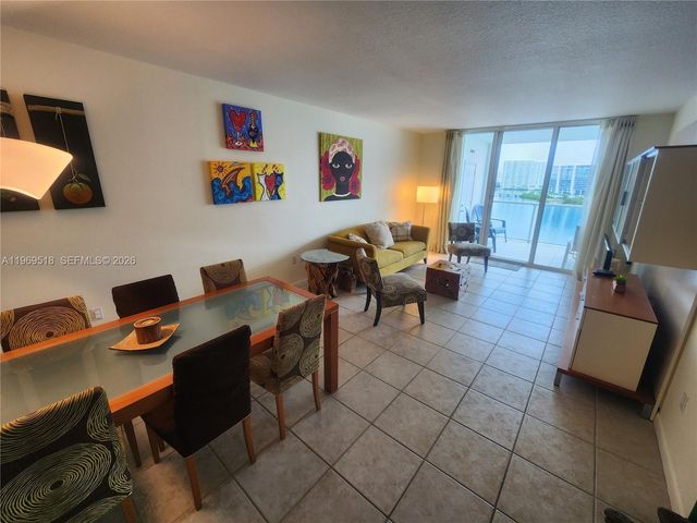 18100 N Bay Road PH7, Sunny Isles Beach, FL 33160