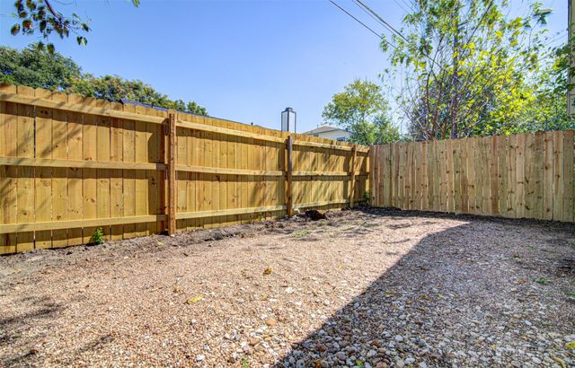 12824 Tomanet TRL A, Austin, TX 78727