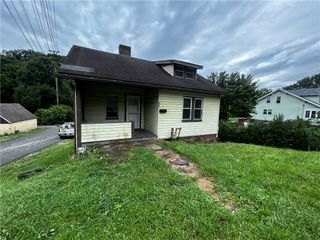 401 N Main St, Chartiers, PA 15342