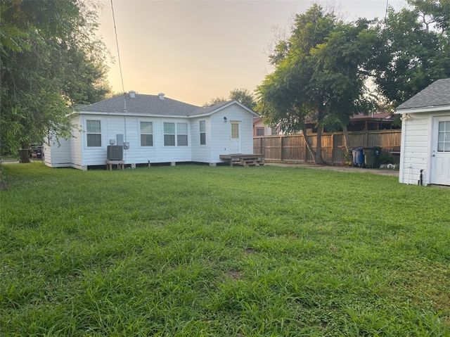 4214 Brentwood Dr, Corpus Christi, TX 78415