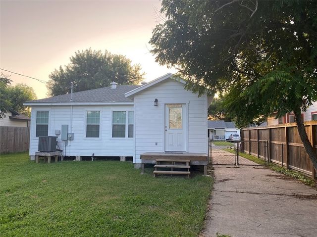 4214 Brentwood Dr, Corpus Christi, TX 78415