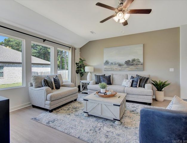 43 Wolfsbridge Loop, Cabot, AR 72023