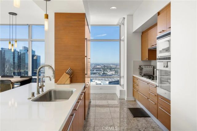 900 W Olympic 28A, Los Angeles, CA 90015