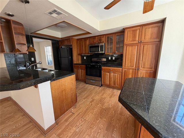 921 Greystone Drive, Las Vegas, NV 89108