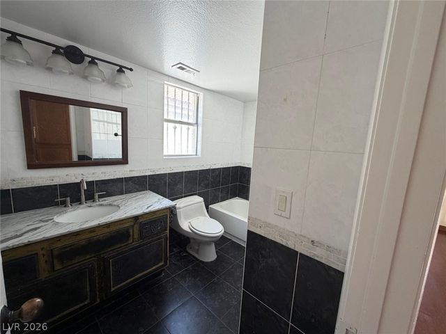 921 Greystone Drive, Las Vegas, NV 89108