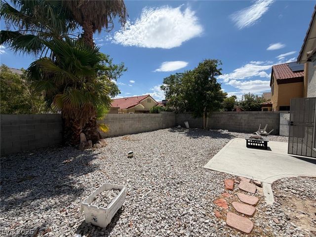 921 Greystone Drive, Las Vegas, NV 89108