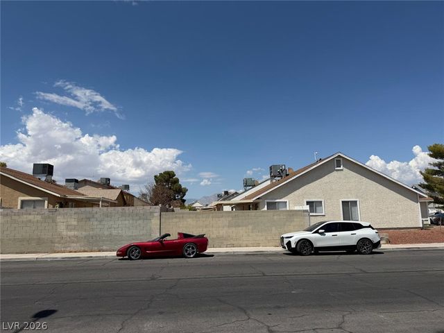 921 Greystone Drive, Las Vegas, NV 89108