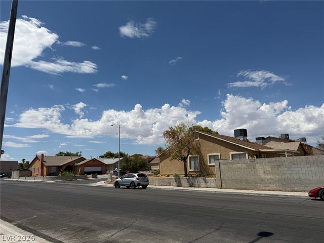 921 Greystone Drive, Las Vegas, NV 89108