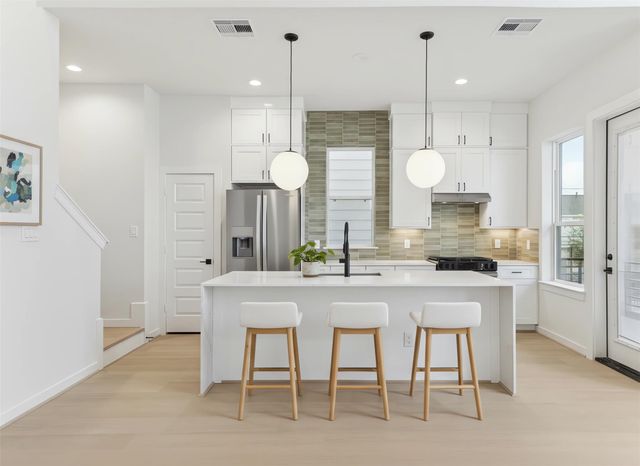 817 Thornton Road F, Houston, TX 77018