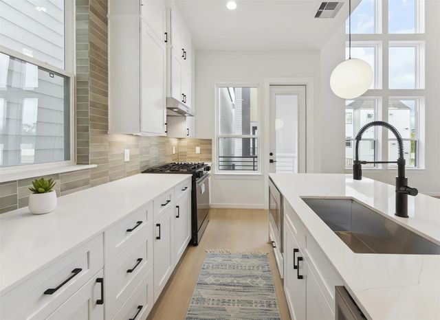 817 Thornton Road F, Houston, TX 77018