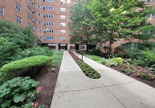 4950 N Marine Drive 907, Chicago, IL 60640