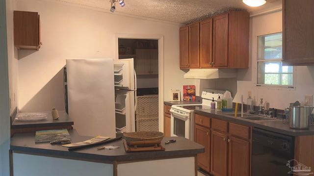 690 Molino Rd, Molino, FL 32577