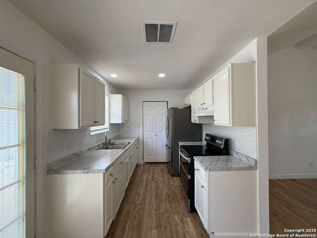 5526 Green Grove, San Antonio, TX 78223