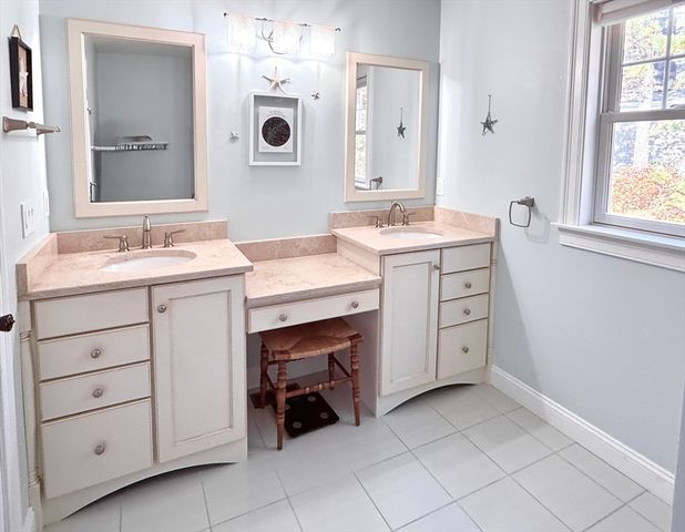 54 Overlook Cir, Plymouth, MA 02360