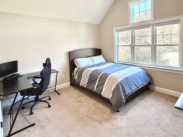 54 Overlook Cir, Plymouth, MA 02360