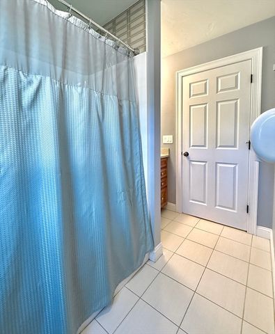 54 Overlook Cir, Plymouth, MA 02360