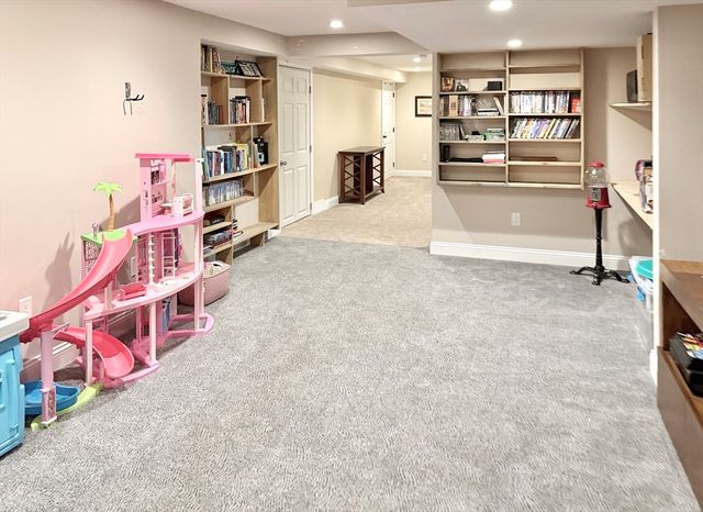 54 Overlook Cir, Plymouth, MA 02360