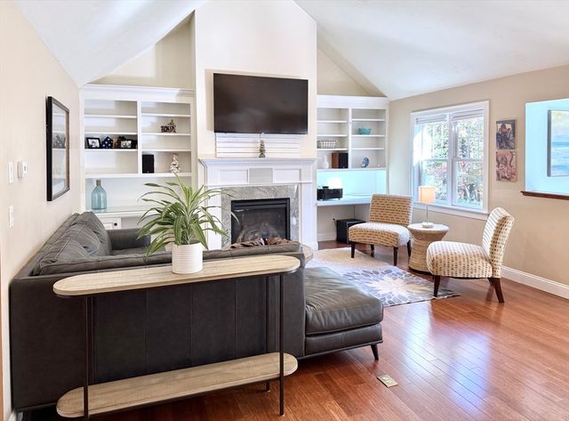 54 Overlook Cir, Plymouth, MA 02360