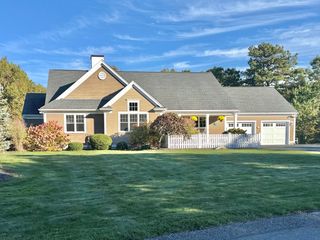 54 Overlook Cir, Plymouth, MA 02360