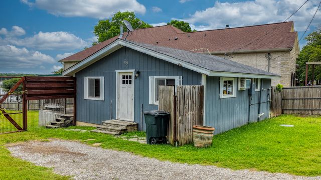 1028 W Lake Drive, Weatherford, TX 76087