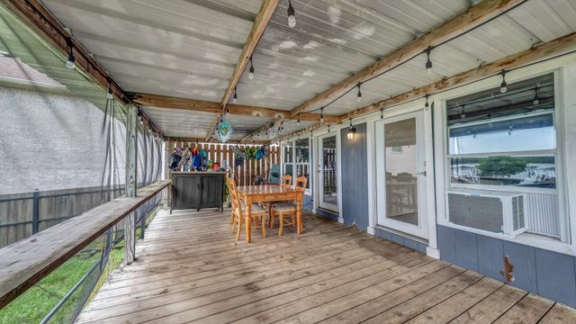 1028 W Lake Drive, Weatherford, TX 76087