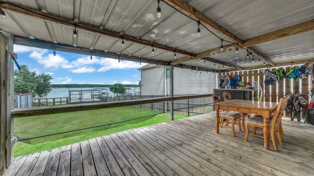 1028 W Lake Drive, Weatherford, TX 76087