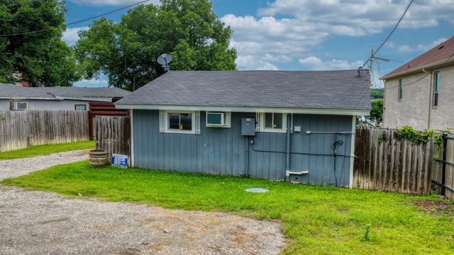 1028 W Lake Drive, Weatherford, TX 76087