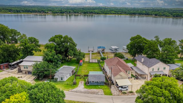 1028 W Lake Drive, Weatherford, TX 76087