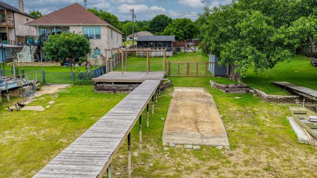 1028 W Lake Drive, Weatherford, TX 76087