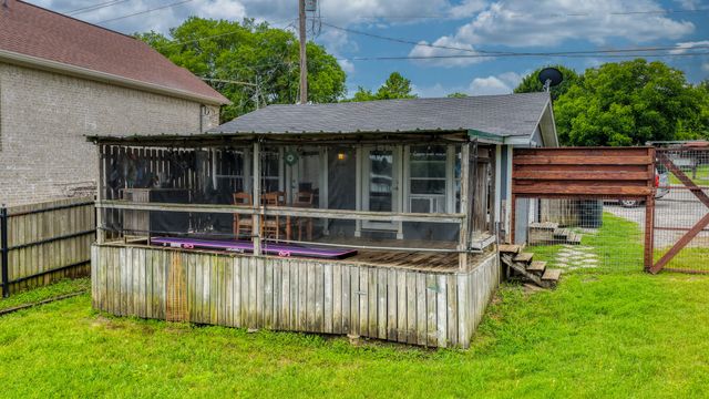 1028 W Lake Drive, Weatherford, TX 76087