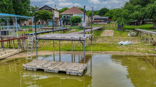 1028 W Lake Drive, Weatherford, TX 76087
