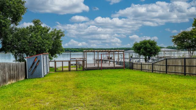 1028 W Lake Drive, Weatherford, TX 76087