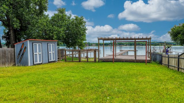 1028 W Lake Drive, Weatherford, TX 76087