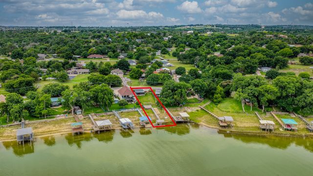 1028 W Lake Drive, Weatherford, TX 76087