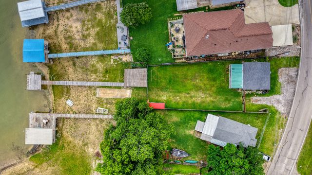 1028 W Lake Drive, Weatherford, TX 76087