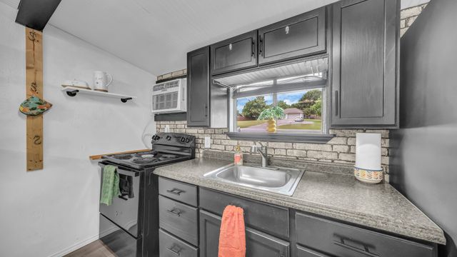 1028 W Lake Drive, Weatherford, TX 76087