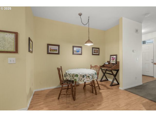 1179 Se LEANDER St, Hillsboro, OR 97123