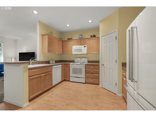 1179 Se LEANDER St, Hillsboro, OR 97123