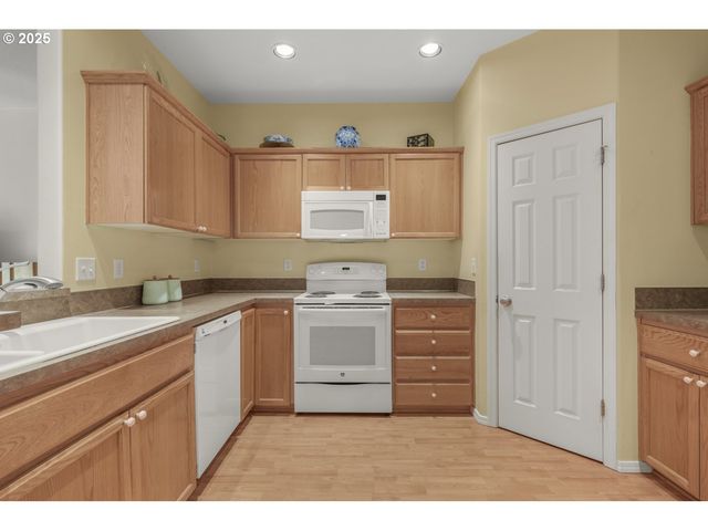 1179 Se LEANDER St, Hillsboro, OR 97123