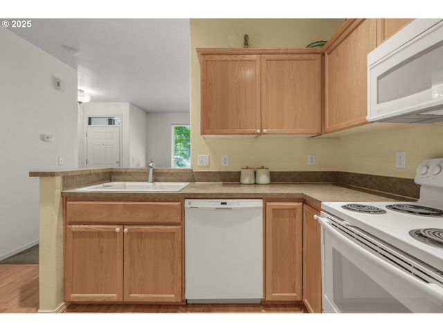 1179 Se LEANDER St, Hillsboro, OR 97123