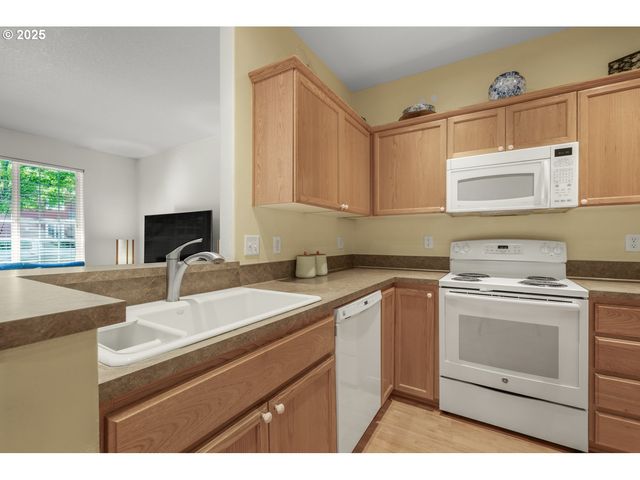 1179 Se LEANDER St, Hillsboro, OR 97123