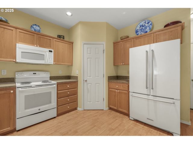 1179 Se LEANDER St, Hillsboro, OR 97123