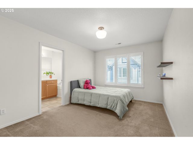 1179 Se LEANDER St, Hillsboro, OR 97123