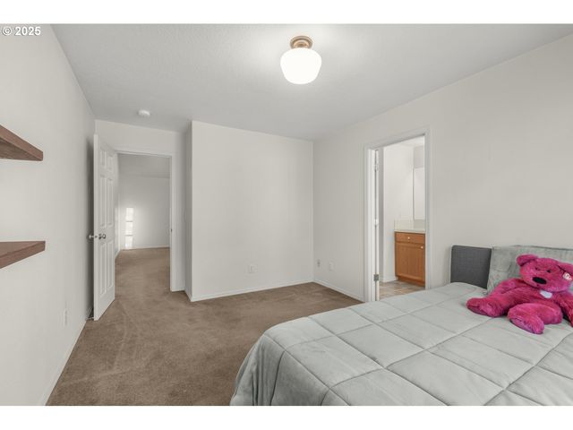 1179 Se LEANDER St, Hillsboro, OR 97123