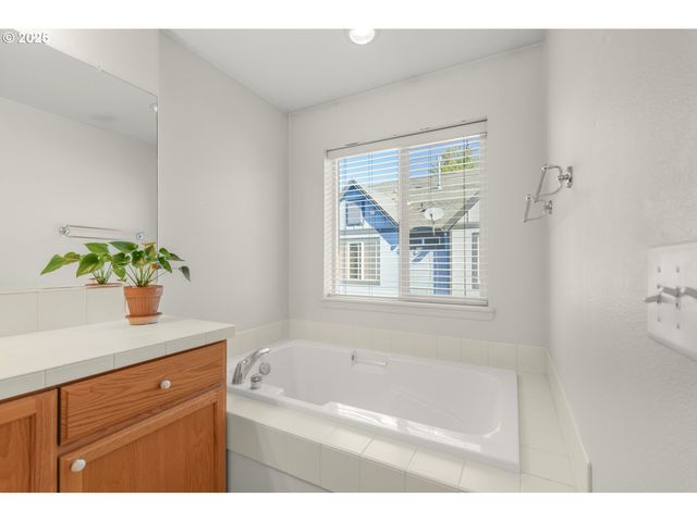 1179 Se LEANDER St, Hillsboro, OR 97123