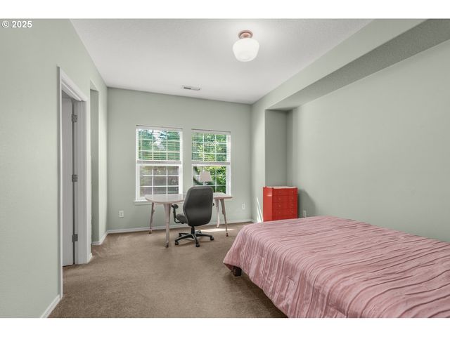 1179 Se LEANDER St, Hillsboro, OR 97123