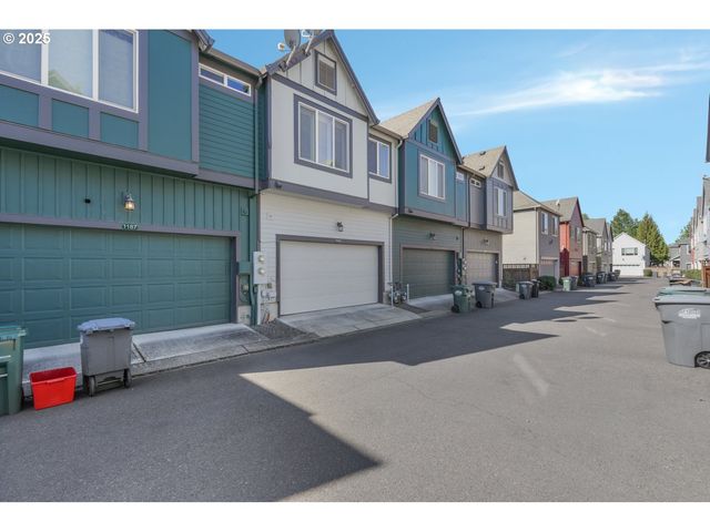 1179 Se LEANDER St, Hillsboro, OR 97123