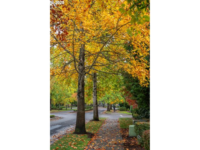 1179 Se LEANDER St, Hillsboro, OR 97123